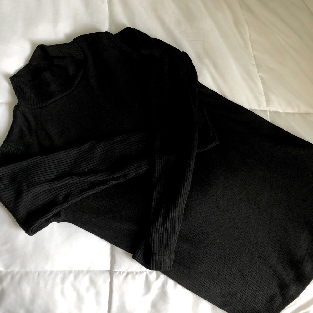 Uniqlo black turtleneck